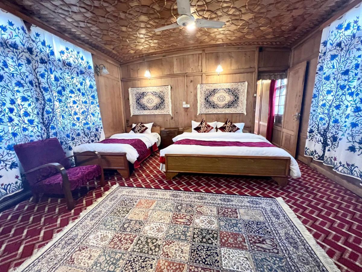 Lake Victoria Houseboats Bed & Breakfast Srinagar  Luaran gambar
