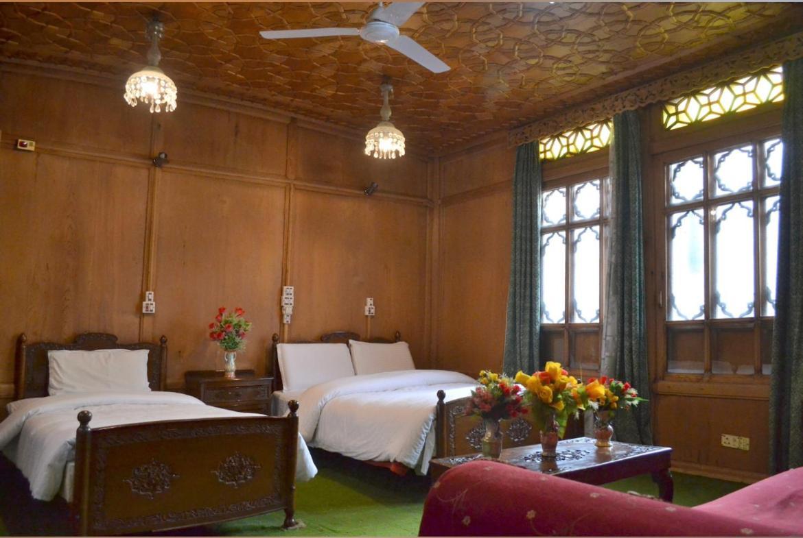 Lake Victoria Houseboats Bed & Breakfast Srinagar  Luaran gambar