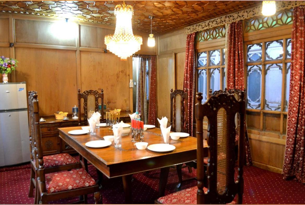 Lake Victoria Houseboats Bed & Breakfast Srinagar  Luaran gambar